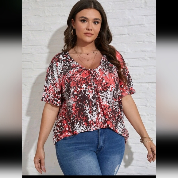 New Beautiful Plus Size Allover Print Tee - Picture 5 of 7